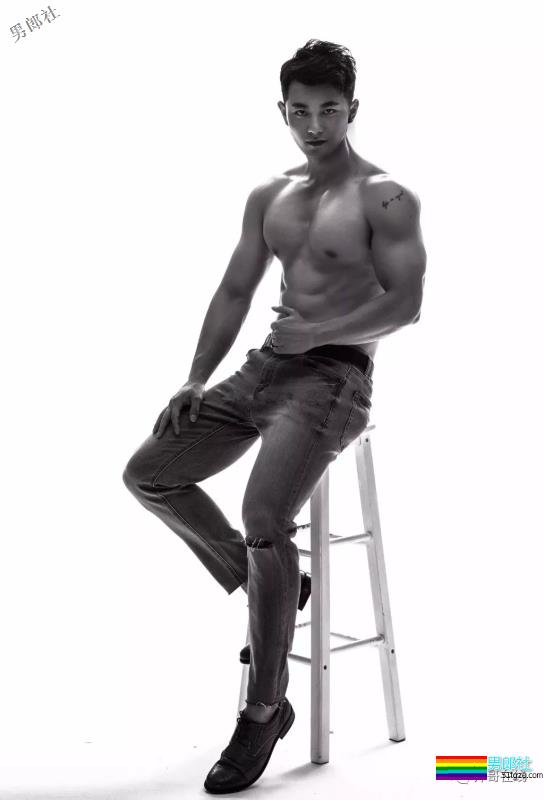 长相酷似宁泽涛，又和王浩然是好友，这个小狼狗私教的肌肉有点石更！ - 51虹马