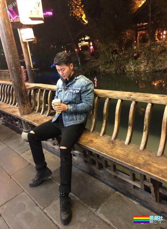 长相酷似宁泽涛，又和王浩然是好友，这个小狼狗私教的肌肉有点石更！ - 51虹马