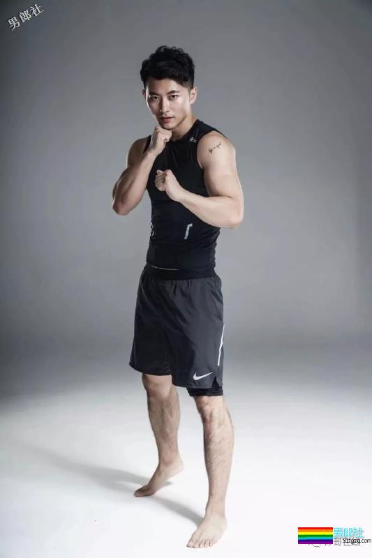 长相酷似宁泽涛，又和王浩然是好友，这个小狼狗私教的肌肉有点石更！ - 51虹马