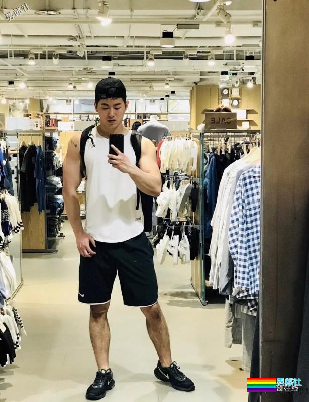 长相酷似宁泽涛，又和王浩然是好友，这个小狼狗私教的肌肉有点石更！ - 51虹马