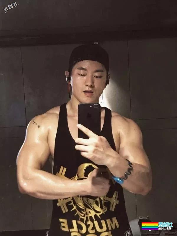 长相酷似宁泽涛，又和王浩然是好友，这个小狼狗私教的肌肉有点石更！ - 51虹马