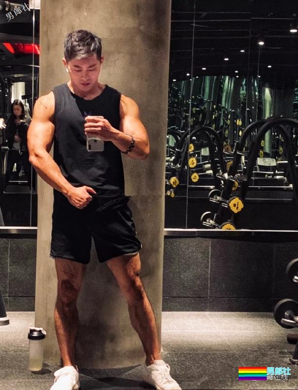 长相酷似宁泽涛，又和王浩然是好友，这个小狼狗私教的肌肉有点石更！ - 51虹马