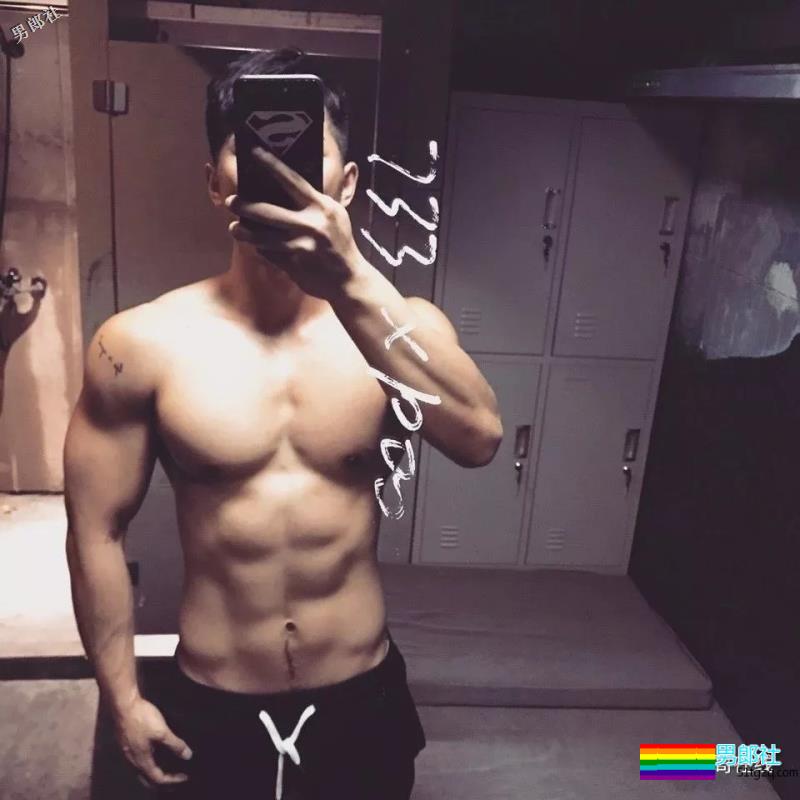 长相酷似宁泽涛，又和王浩然是好友，这个小狼狗私教的肌肉有点石更！ - 51虹马