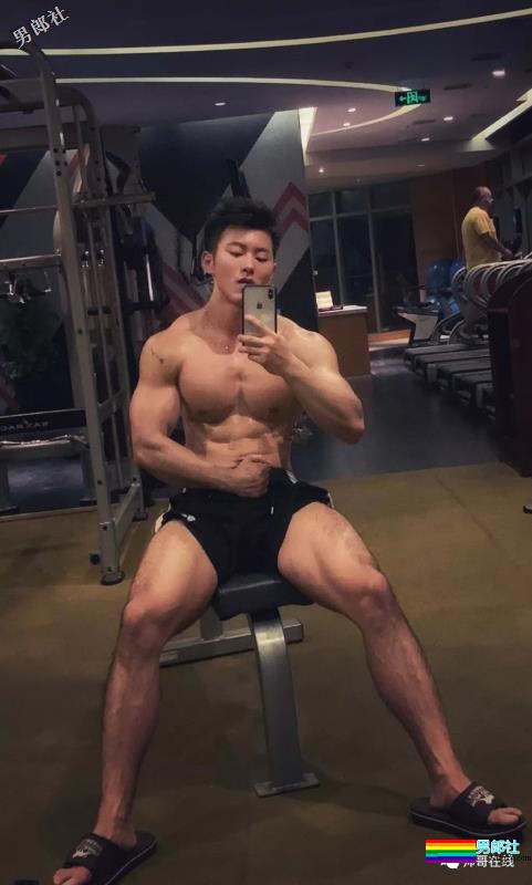 长相酷似宁泽涛，又和王浩然是好友，这个小狼狗私教的肌肉有点石更！ - 51虹马