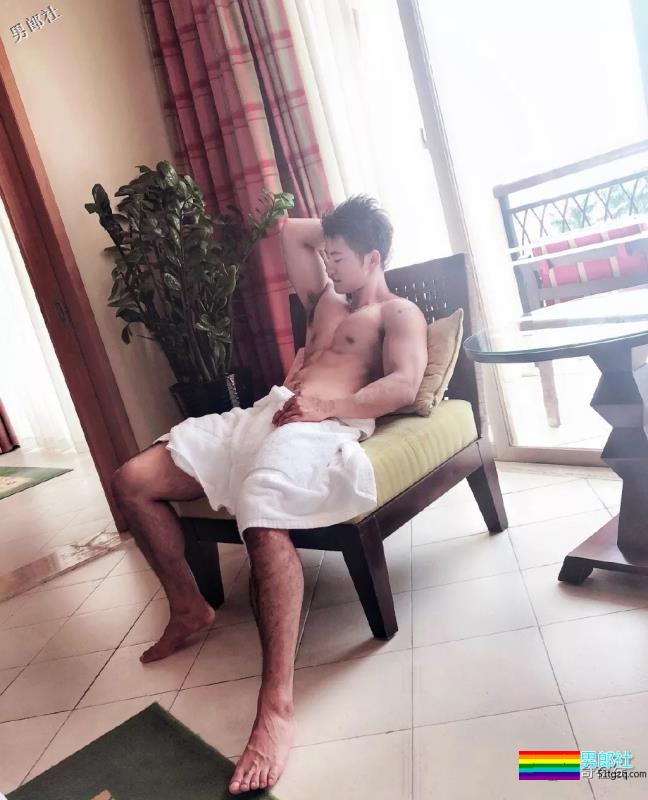 长相酷似宁泽涛，又和王浩然是好友，这个小狼狗私教的肌肉有点石更！ - 51虹马