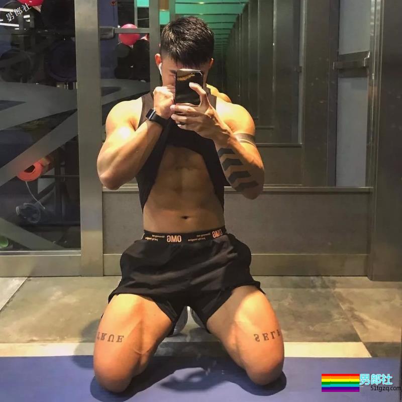 网红直男系极品筋肉男，壮硕胸腹肌随便拍，私下竟这么会玩！？ - 51虹马