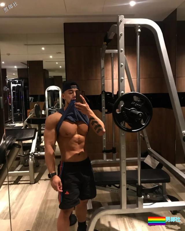 网红直男系极品筋肉男,壮硕胸腹肌随便拍,私下竟这么会玩!? - 51虹马 网红直男系极品筋肉男,壮硕胸腹肌随便拍,私下竟这么会玩!? - 51虹马