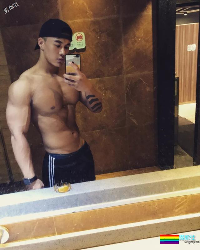网红直男系极品筋肉男,壮硕胸腹肌随便拍,私下竟这么会玩!? - 51虹马 网红直男系极品筋肉男,壮硕胸腹肌随便拍,私下竟这么会玩!? - 51虹马