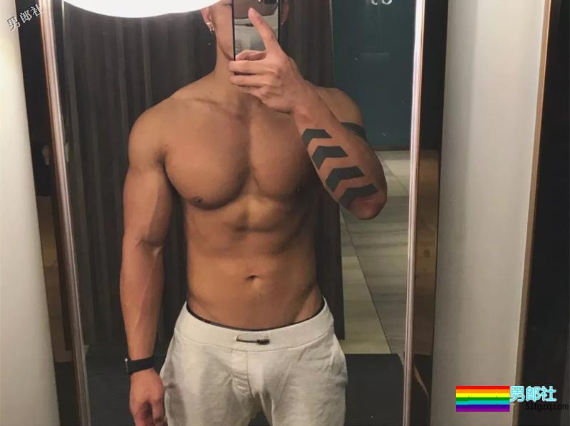 网红直男系极品筋肉男,壮硕胸腹肌随便拍,私下竟这么会玩!? - 51虹马 网红直男系极品筋肉男,壮硕胸腹肌随便拍,私下竟这么会玩!? - 51虹马