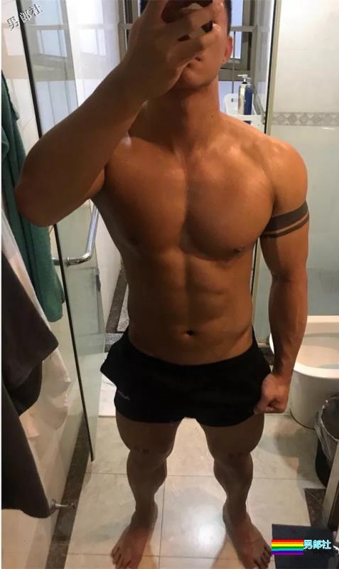 网红直男系极品筋肉男，壮硕胸腹肌随便拍，私下竟这么会玩！？ - 51虹马