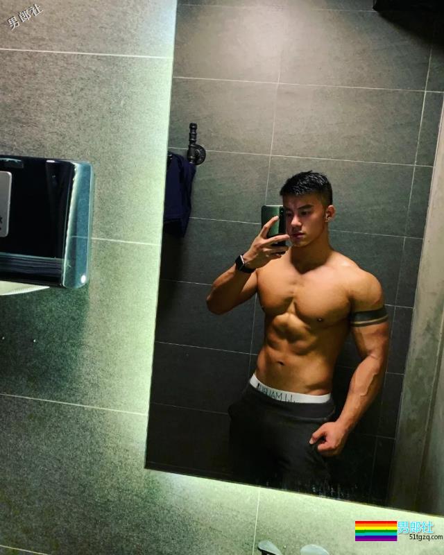 网红直男系极品筋肉男,壮硕胸腹肌随便拍,私下竟这么会玩!? - 51虹马 网红直男系极品筋肉男,壮硕胸腹肌随便拍,私下竟这么会玩!? - 51虹马