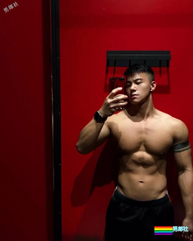 网红直男系极品筋肉男,壮硕胸腹肌随便拍,私下竟这么会玩!? - 51虹马 网红直男系极品筋肉男,壮硕胸腹肌随便拍,私下竟这么会玩!? - 51虹马