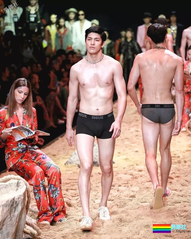 luck小奶狗天菜，屏里肌肉硬汉，屏外逗比天真浪漫！！ - 51虹马