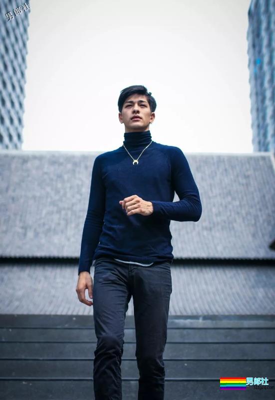 luck小奶狗天菜，屏里肌肉硬汉，屏外逗比天真浪漫！！ - 51虹马