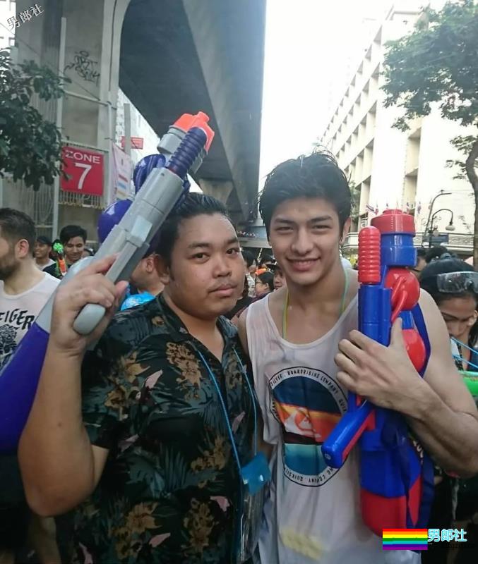 luck小奶狗天菜，屏里肌肉硬汉，屏外逗比天真浪漫！！ - 51虹马