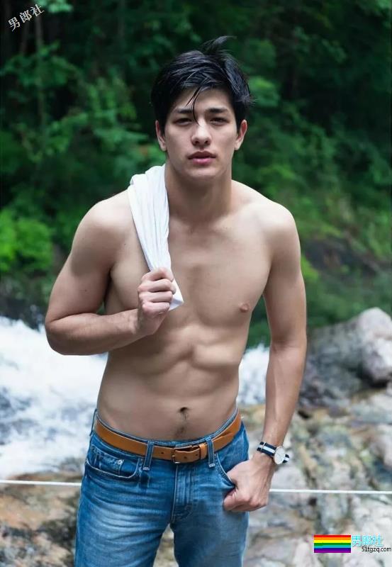 luck小奶狗天菜，屏里肌肉硬汉，屏外逗比天真浪漫！！ - 51虹马