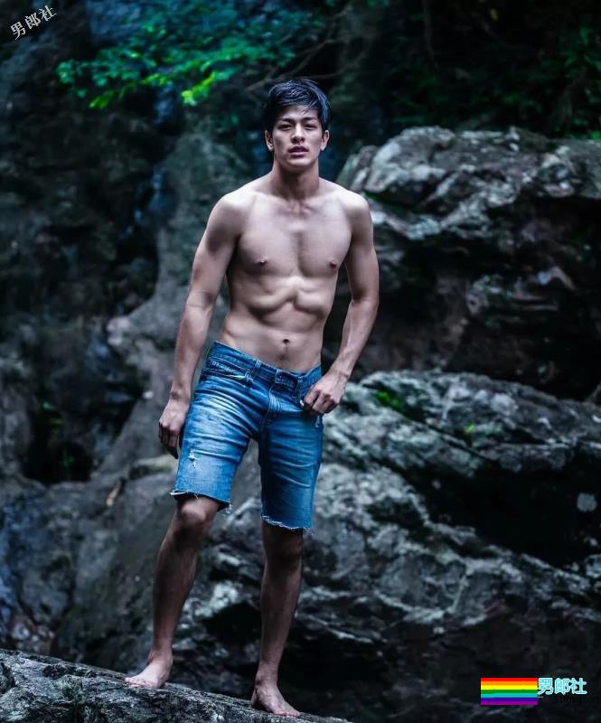 luck小奶狗天菜，屏里肌肉硬汉，屏外逗比天真浪漫！！ - 51虹马