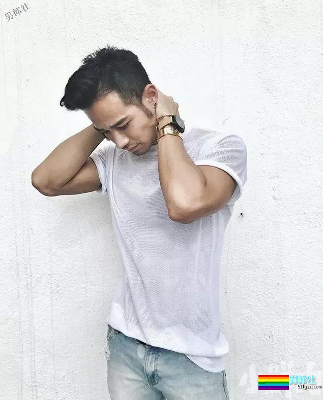 拜倒在这枚小叔的白内裤之下押大还是押小？胸肌傲人超想捏! - 51虹马