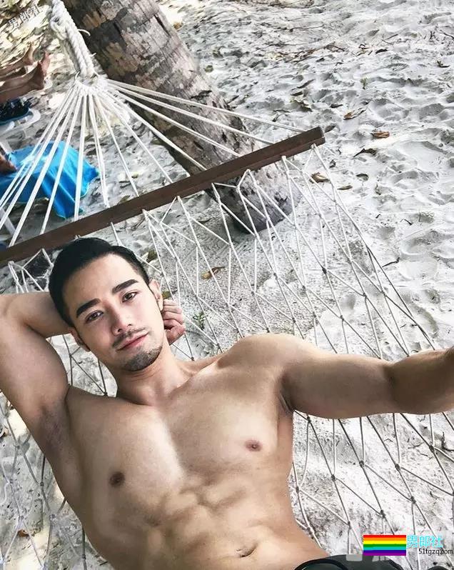 拜倒在这枚小叔的白内裤之下押大还是押小？胸肌傲人超想捏! - 51虹马