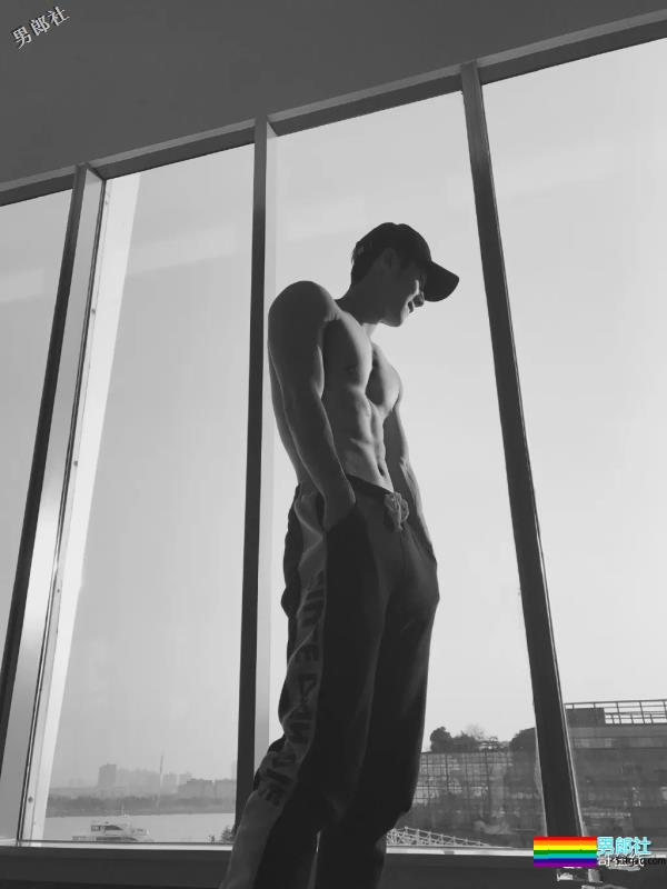 阳光小奶狗身材好到炸！八块腹肌抢镜，荷尔蒙爆棚超sexxy!-51虹马