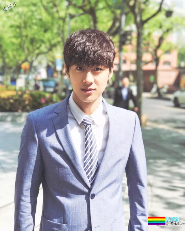 阳光小奶狗身材好到炸！八块腹肌抢镜，荷尔蒙爆棚超sexxy! - 51虹马