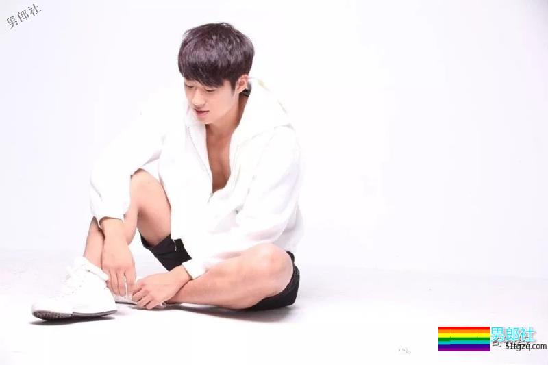 阳光小奶狗身材好到炸！八块腹肌抢镜，荷尔蒙爆棚超sexxy! - 51虹马