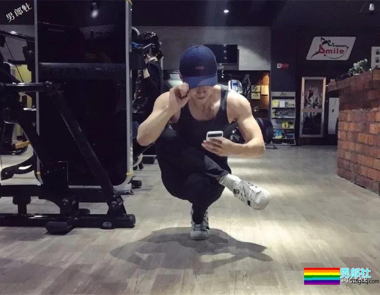 阳光小奶狗身材好到炸！八块腹肌抢镜，荷尔蒙爆棚超sexxy! - 51虹马