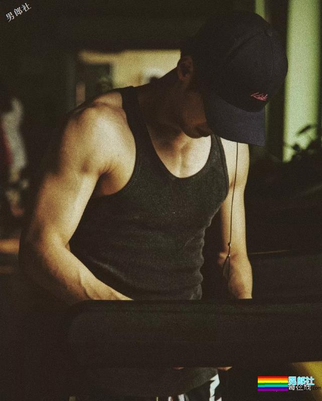 阳光小奶狗身材好到炸！八块腹肌抢镜，荷尔蒙爆棚超sexxy! - 51虹马