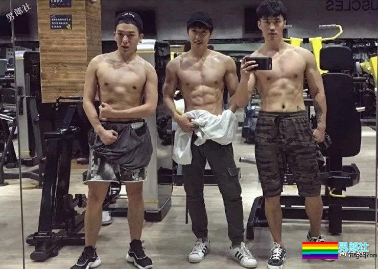 阳光小奶狗身材好到炸！八块腹肌抢镜，荷尔蒙爆棚超sexxy! - 51虹马