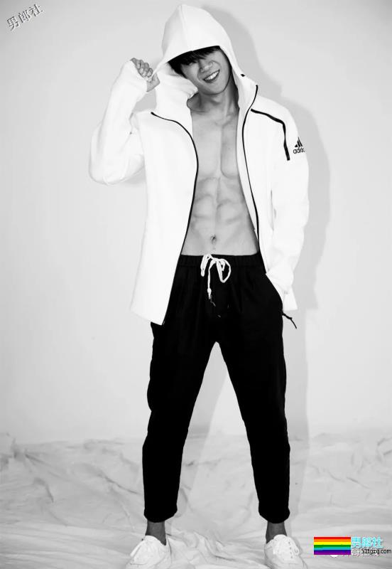 阳光小奶狗身材好到炸！八块腹肌抢镜，荷尔蒙爆棚超sexxy! - 51虹马