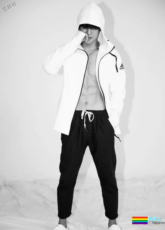 阳光小奶狗身材好到炸！八块腹肌抢镜，荷尔蒙爆棚超sexxy! - 51虹马