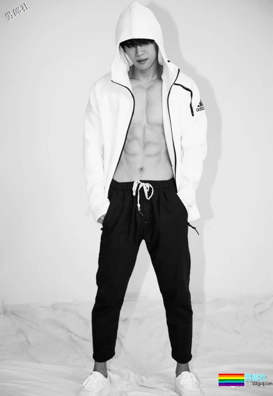 阳光小奶狗身材好到炸！八块腹肌抢镜，荷尔蒙爆棚超sexxy! - 51虹马