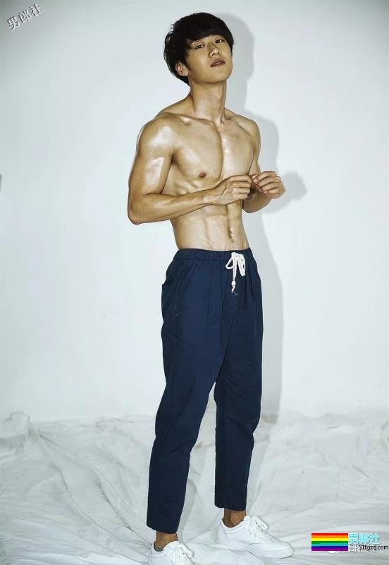 阳光小奶狗身材好到炸！八块腹肌抢镜，荷尔蒙爆棚超sexxy! - 51虹马