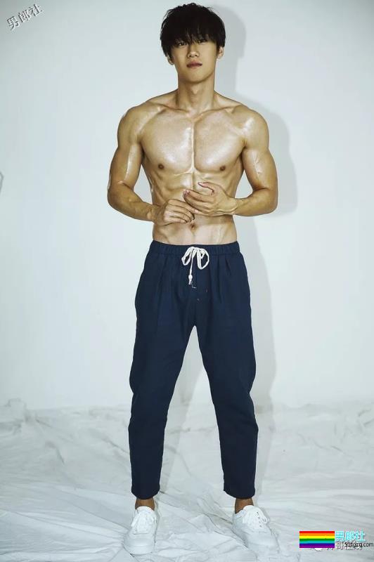 阳光小奶狗身材好到炸！八块腹肌抢镜，荷尔蒙爆棚超sexxy! - 51虹马