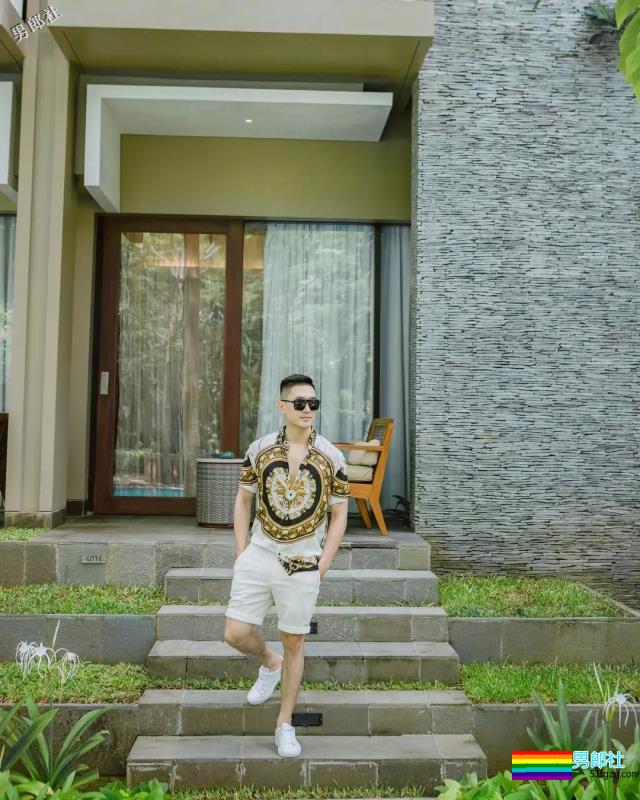 白嫩小狼狗摘掉墨镜后……颜值差距竟有这么大？ - 51虹马