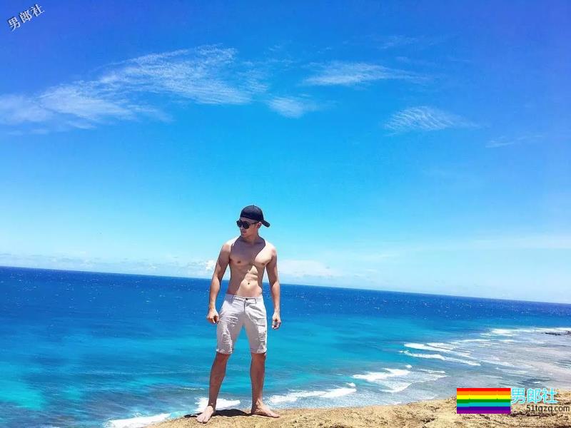 白嫩小狼狗摘掉墨镜后……颜值差距竟有这么大？ - 51虹马