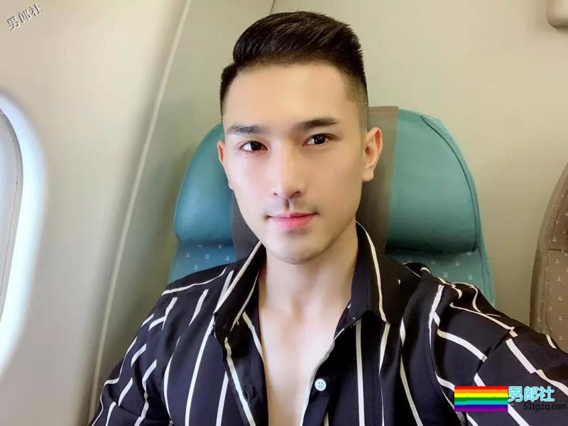 白嫩小狼狗摘掉墨镜后……颜值差距竟有这么大？ - 51虹马