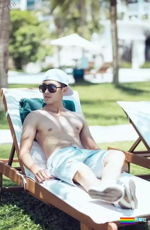 白嫩小狼狗摘掉墨镜后……颜值差距竟有这么大？ - 51虹马