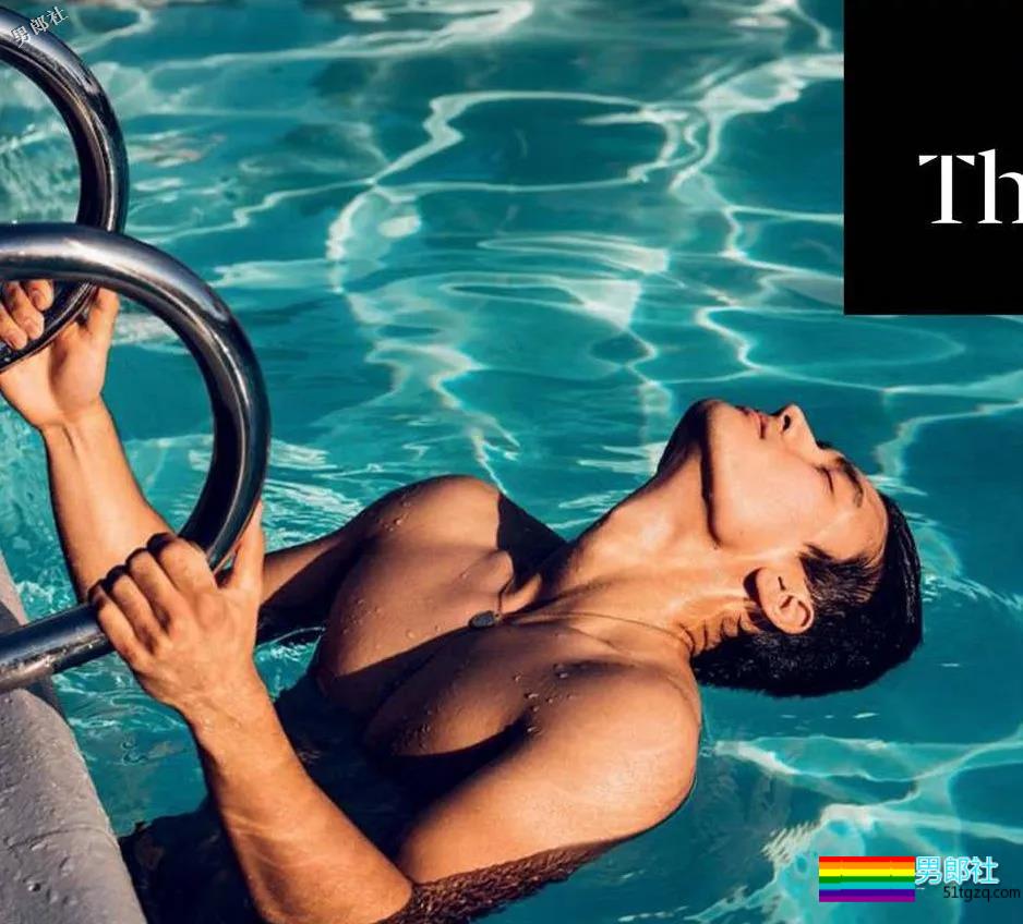 帅气肌肉医生强吻男同事，现又泳池湿身露内裤边 - 51虹马