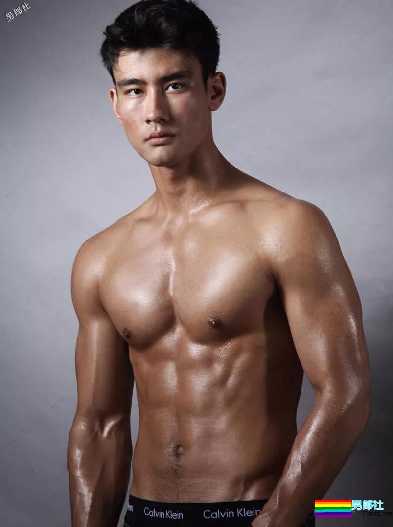 帅气肌肉医生强吻男同事，现又泳池湿身露内裤边 - 51虹马