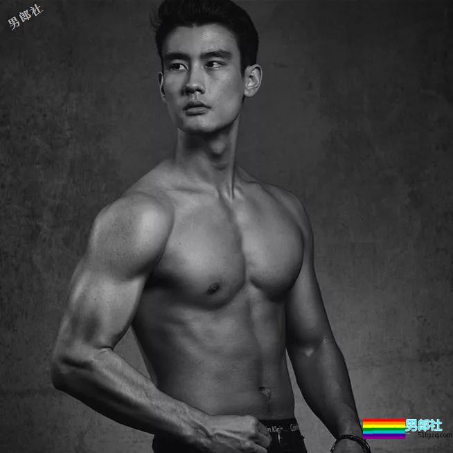 帅气肌肉医生强吻男同事，现又泳池湿身露内裤边 - 51虹马