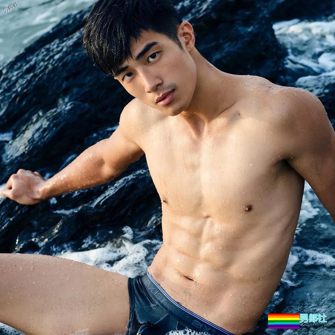 他拍泼水节海报被指掉价？醒醒，你认错人了。 - 51虹马