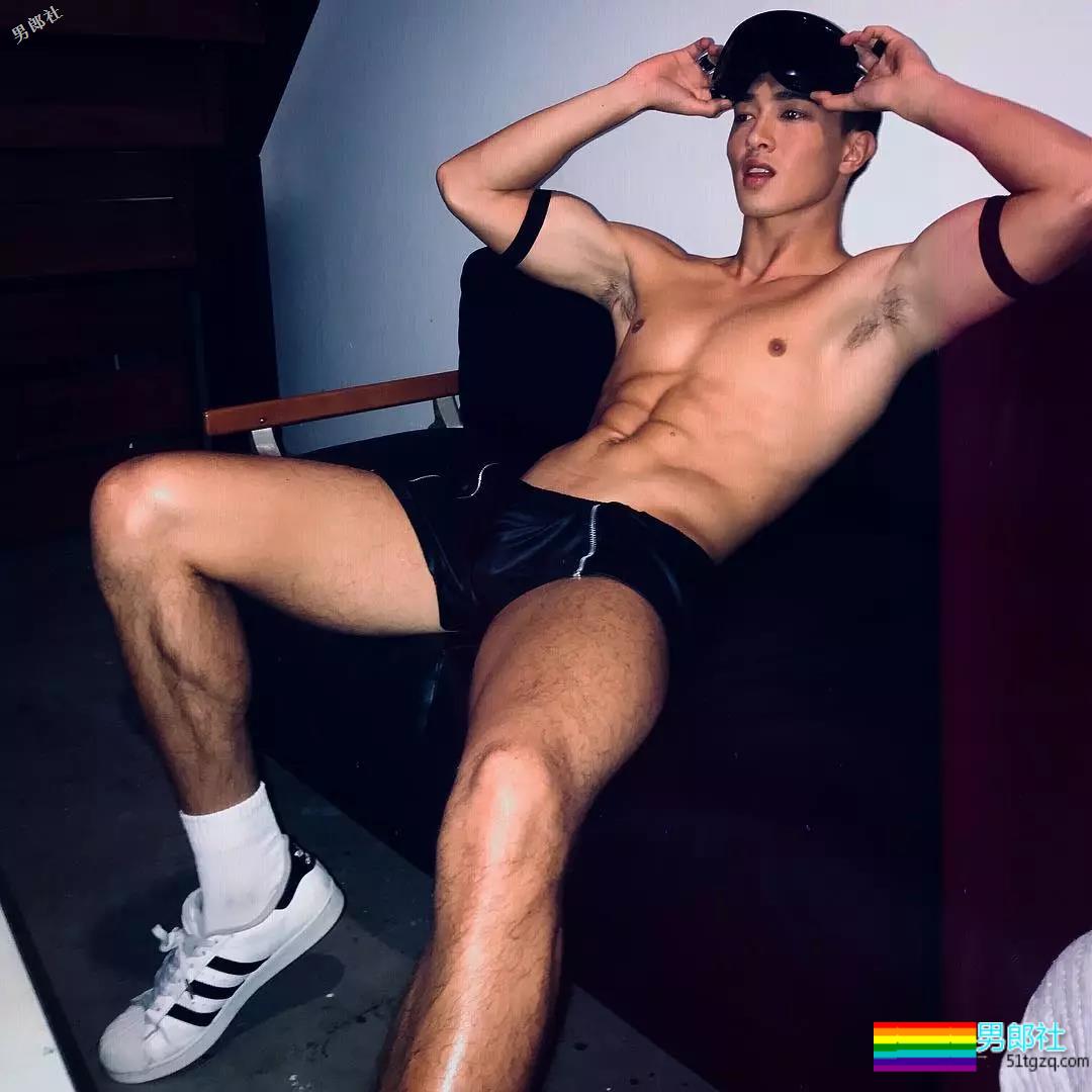 他拍泼水节海报被指掉价？醒醒，你认错人了。 - 51虹马