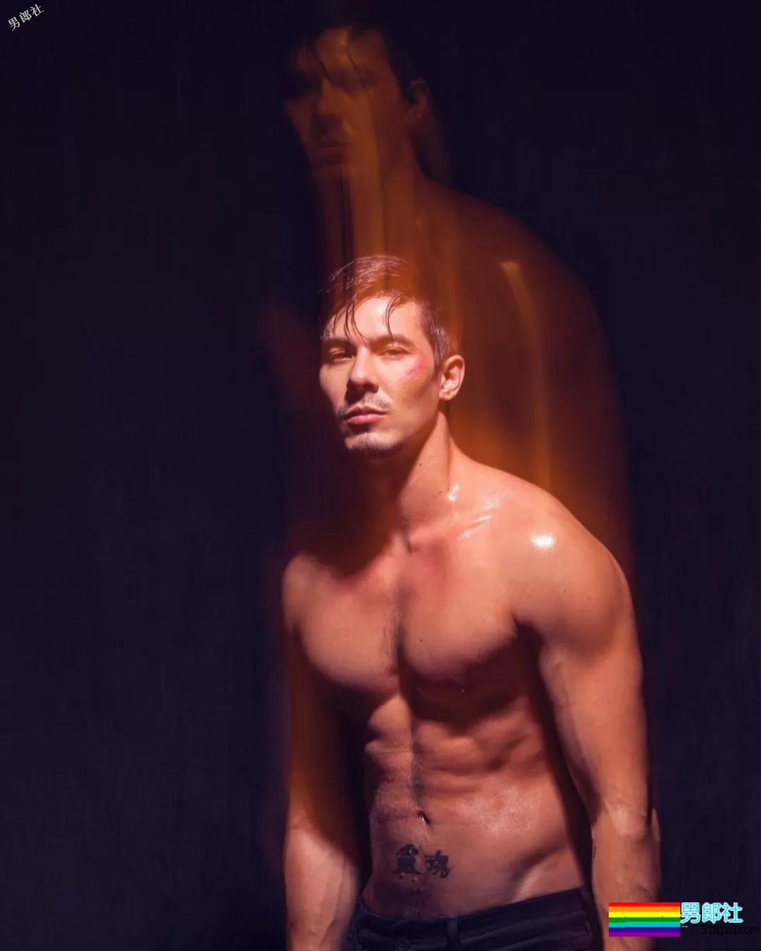 他拍泼水节海报被指掉价？醒醒，你认错人了。 - 51虹马