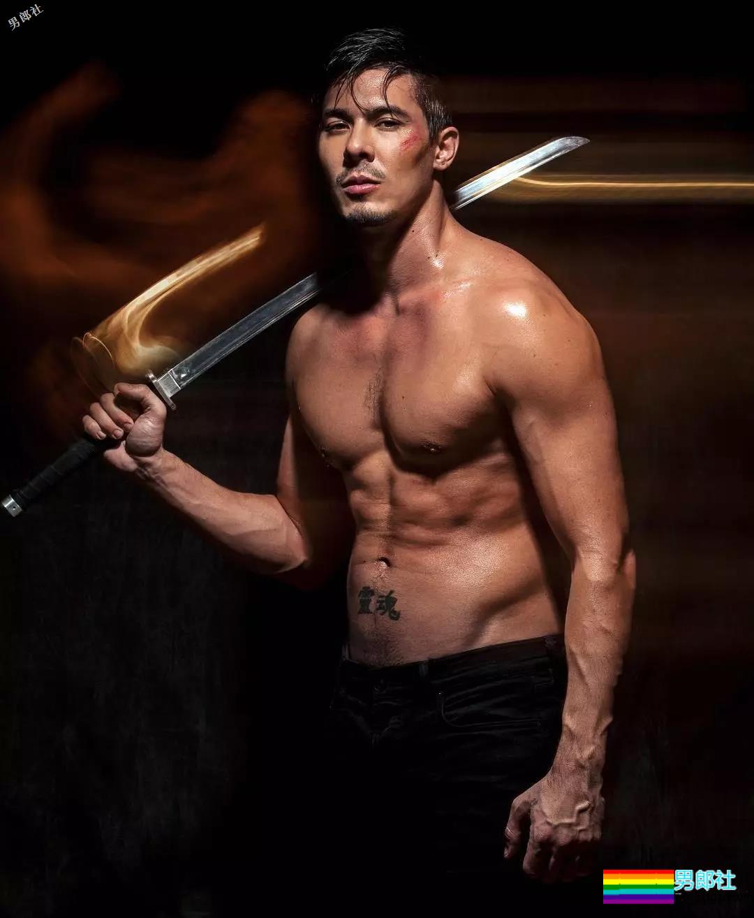 他拍泼水节海报被指掉价？醒醒，你认错人了。 - 51虹马