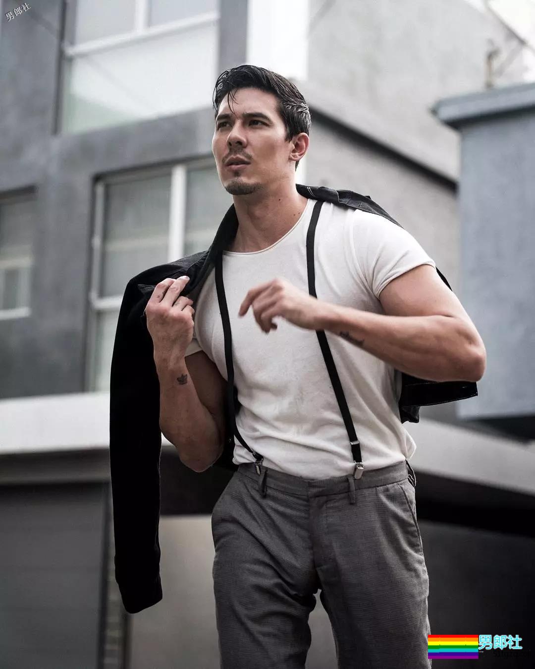 他拍泼水节海报被指掉价？醒醒，你认错人了。 - 51虹马