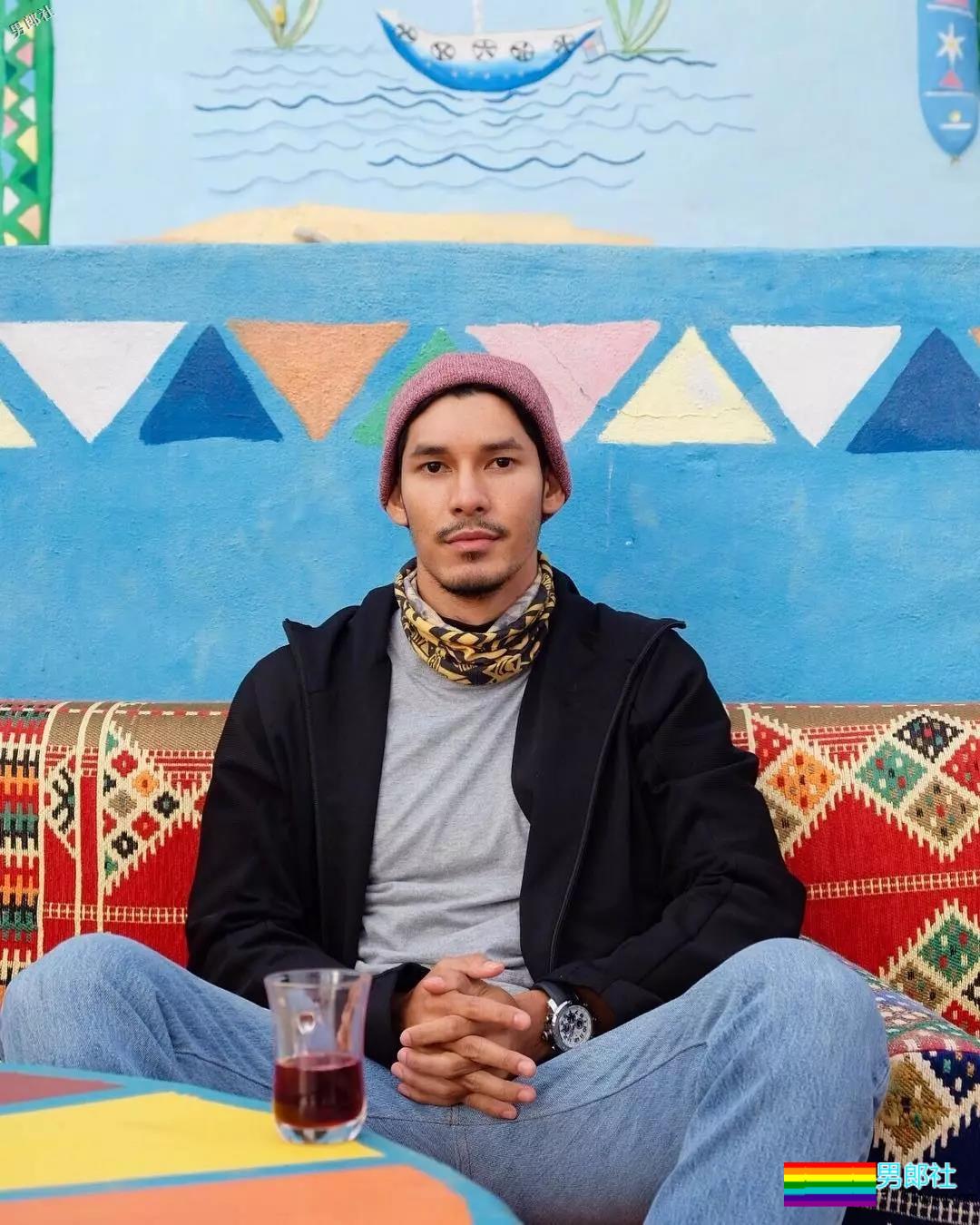 他拍泼水节海报被指掉价？醒醒，你认错人了。 - 51虹马