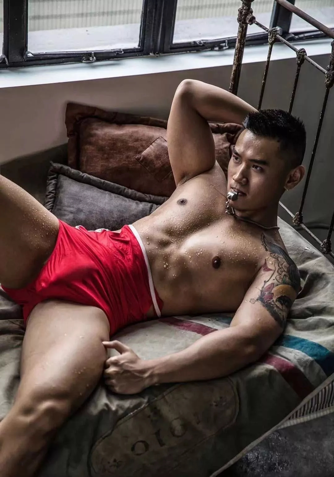 爆浆猛男放开自我拍大片！ - 51虹马