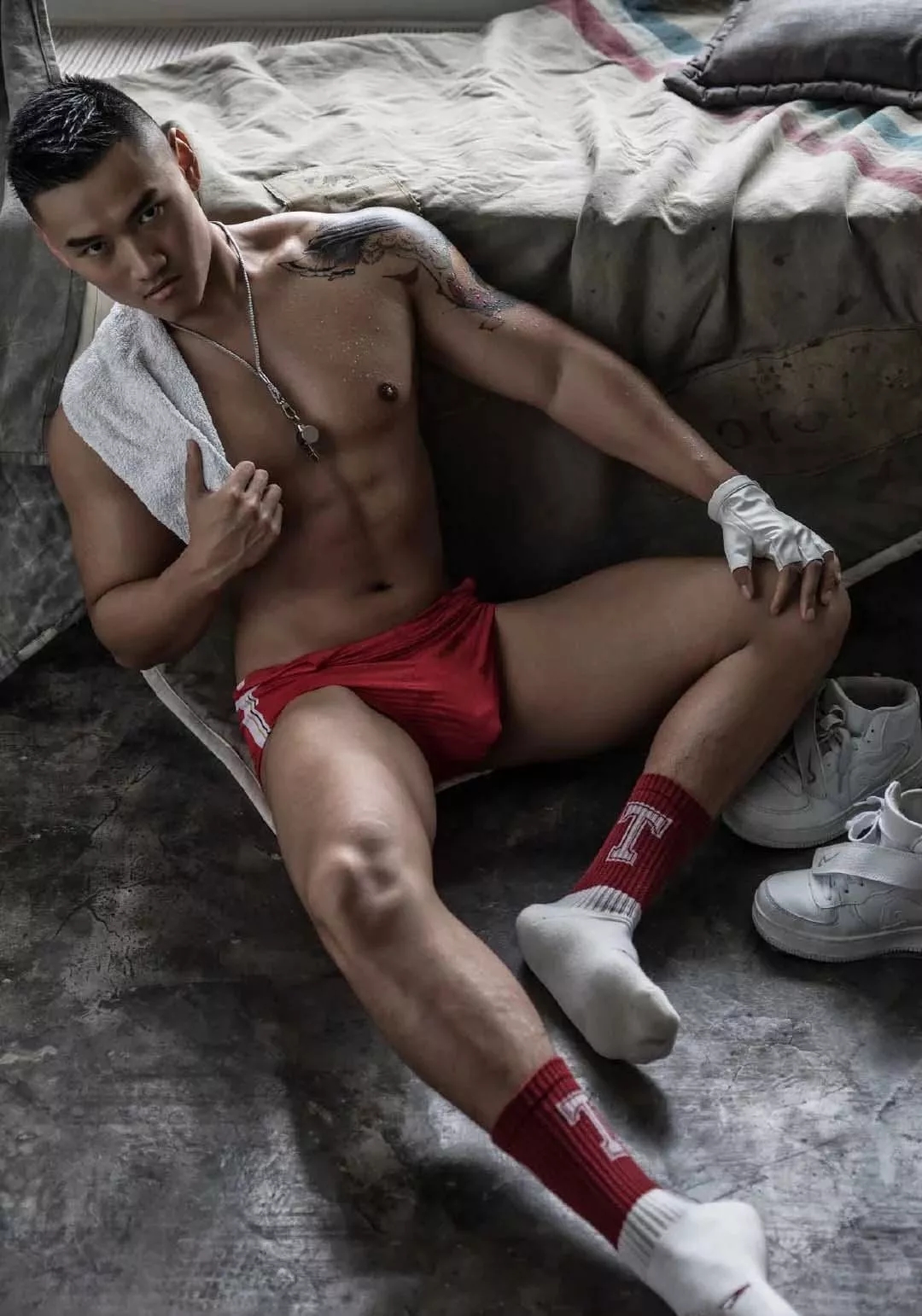 爆浆猛男放开自我拍大片！ - 51虹马