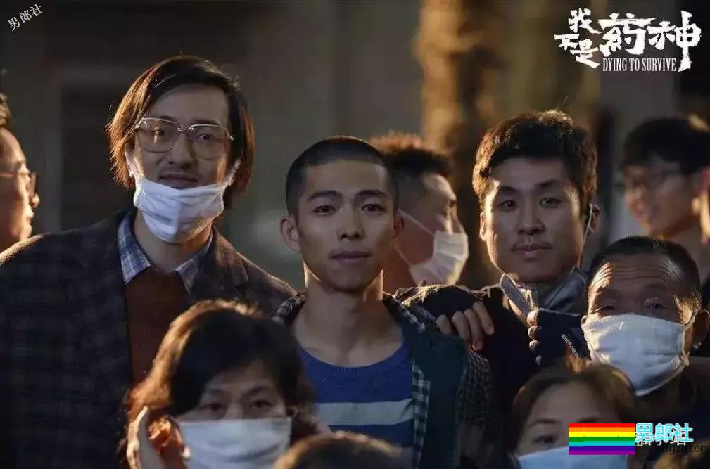 两男星街头亲吻,这是要出柜?快来围观!-51虹马